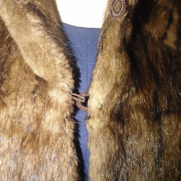 Large Animal Fur Shawl Stole Wrap Vintage Brown Satin Lining Hook Eyelets - Picture 2 of 12